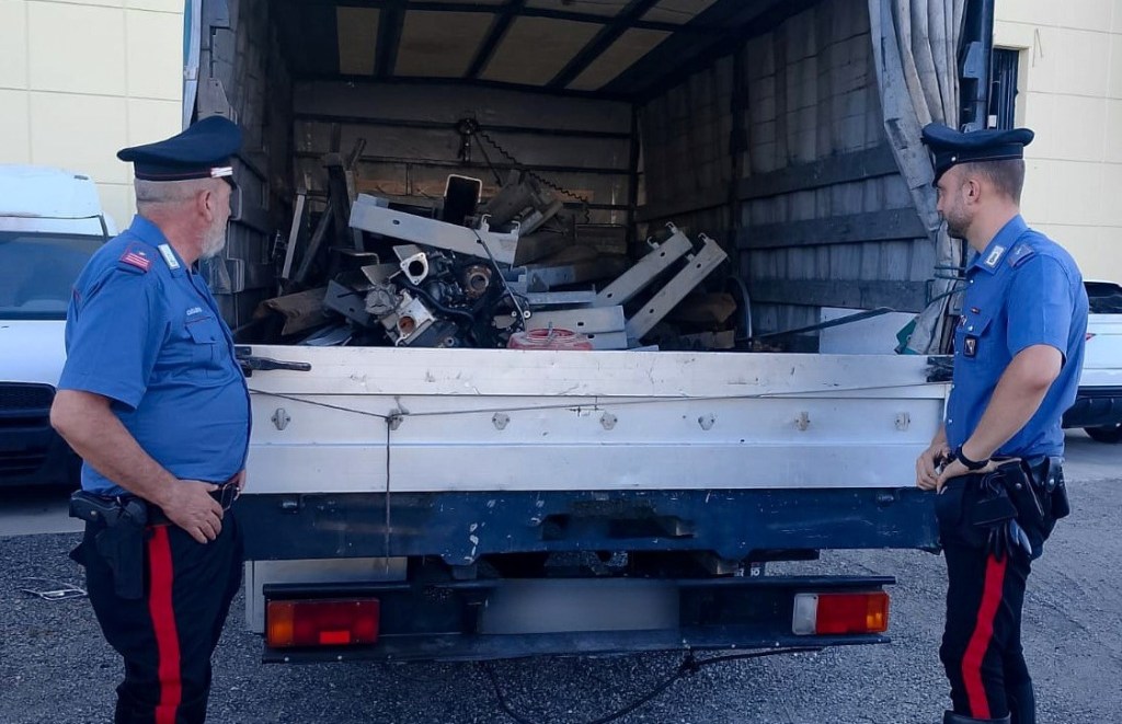 SS738 a Villa, tentano di rubare il guardrail: due denunce per furto aggravato