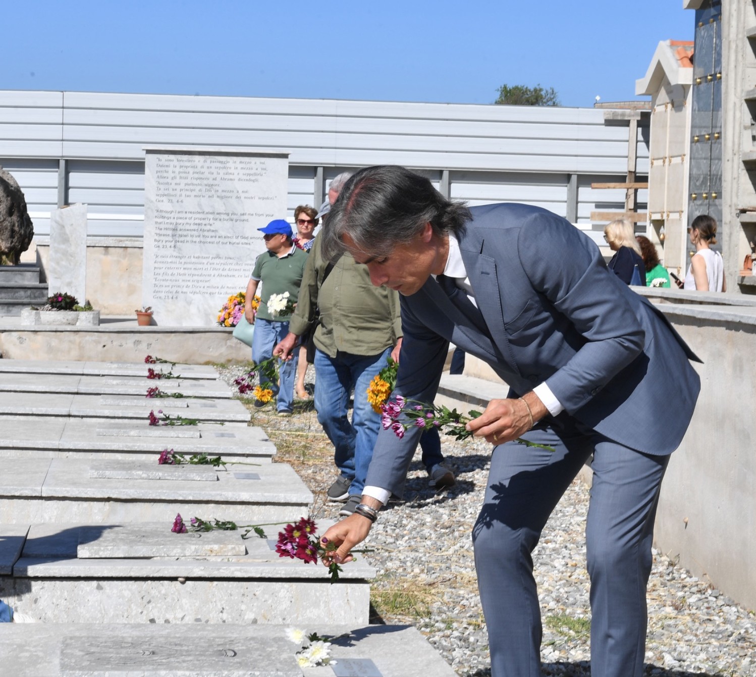 cerimonia cimitero migranti Armo