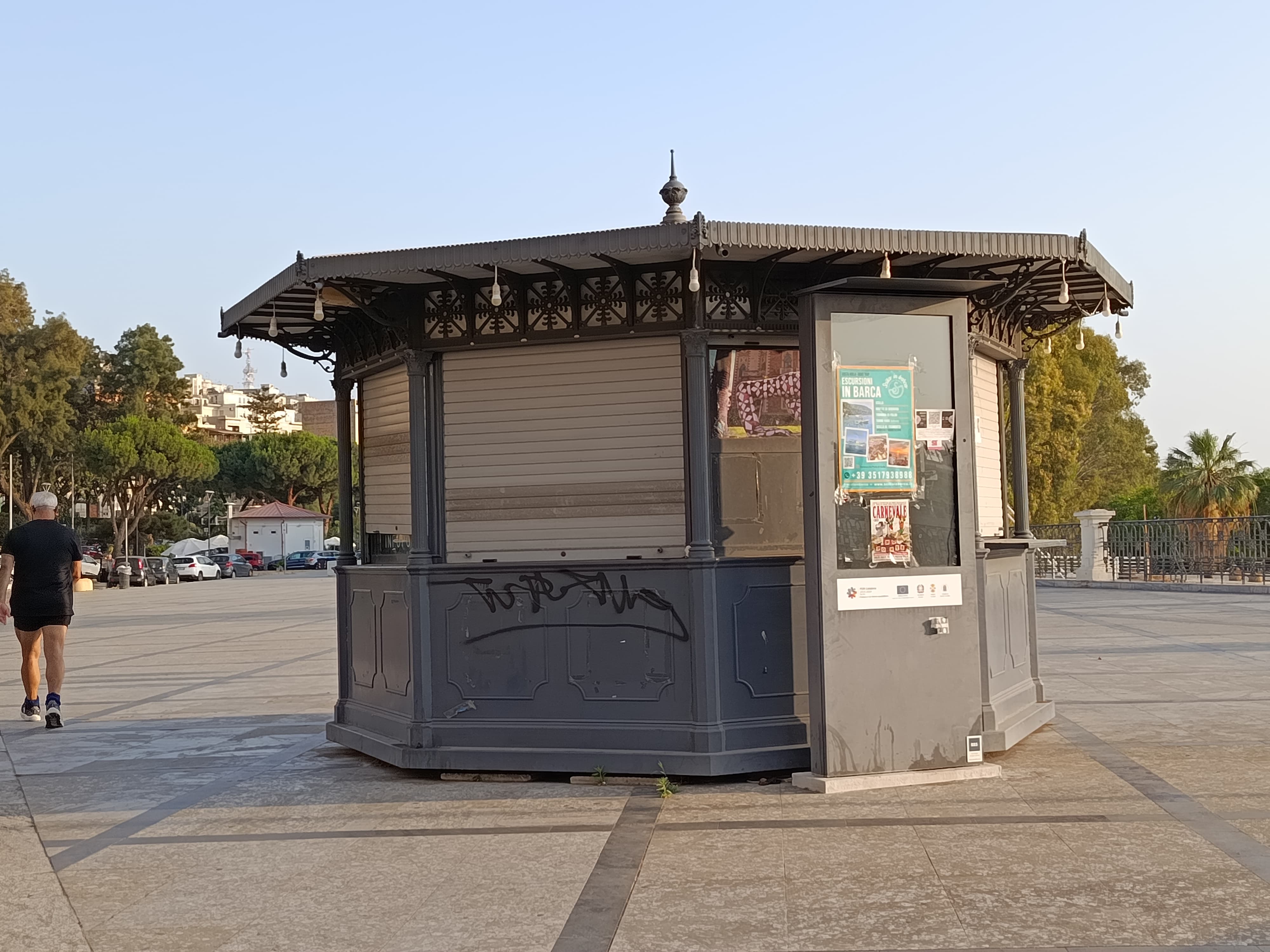 chiosco infopoint lungomare