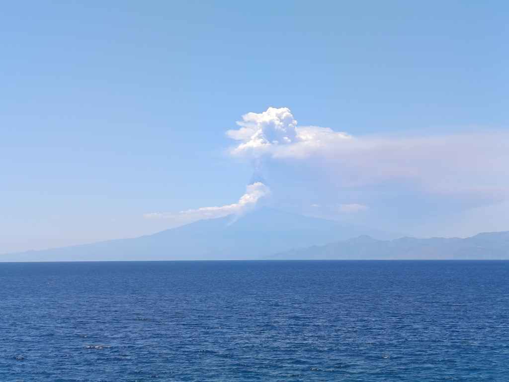 etna vulcano ()