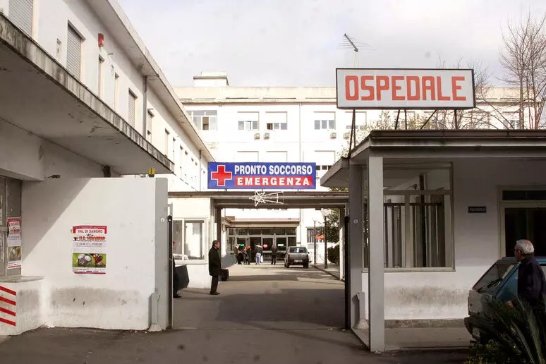Calabria, va in ospedale per dolori al petto: la rimandano a casa e muore
