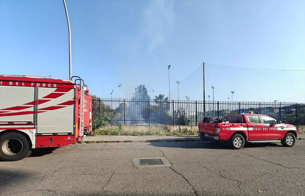 incendio campo baseball reggio calabria ()