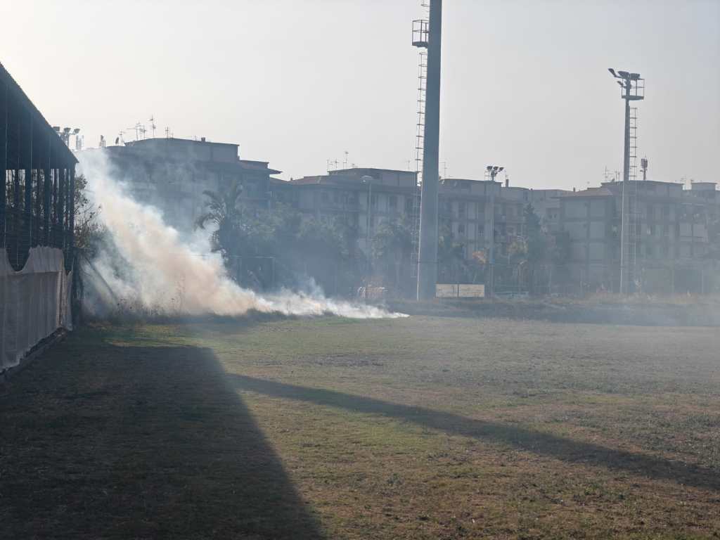 incendio campo baseball reggio calabria ()