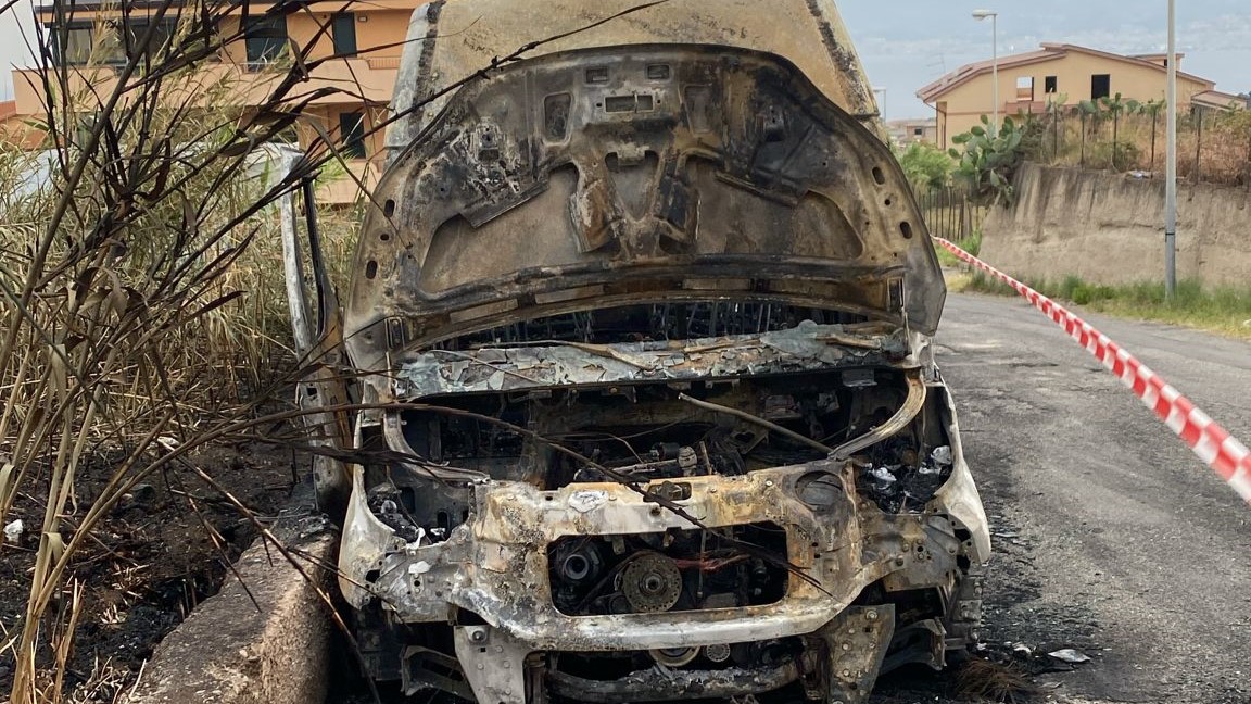 incendio scuolabus campo calabro