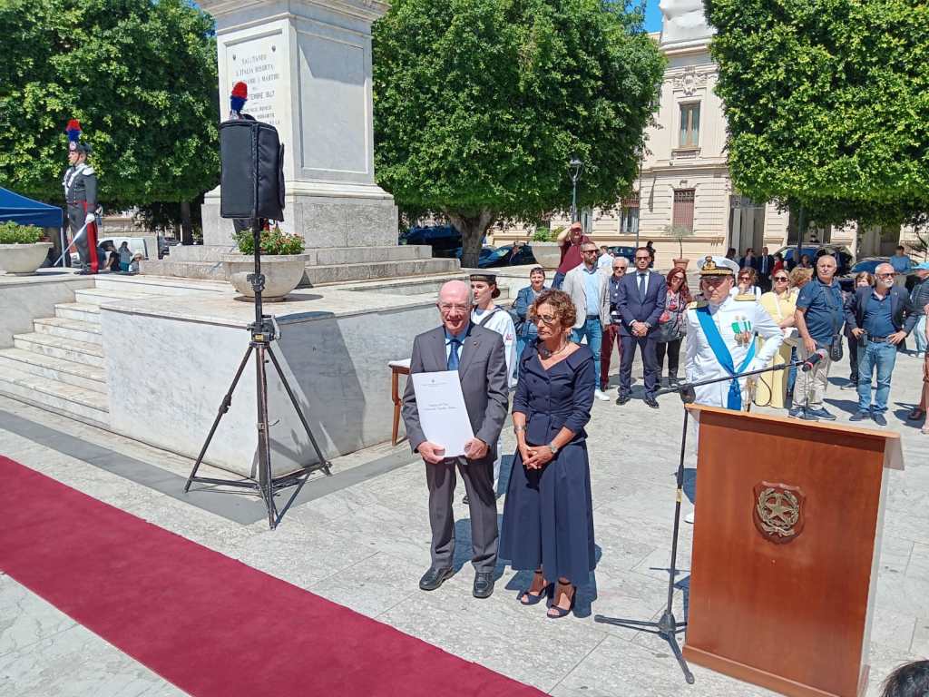 Onorificenze e memoria: cerimonia a Piazza Italia per il 2 Giugno