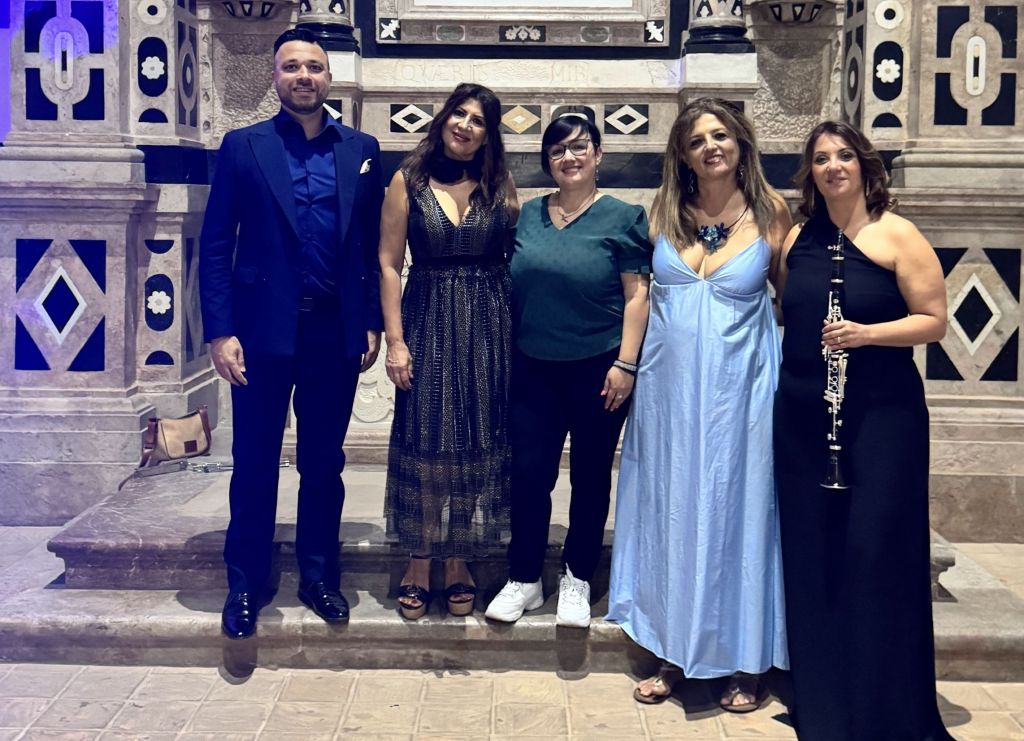 Gerace, successo per la Notte Romantica: ‘Musica d’Incanto’ nella suggestiva Piazza delle Tre Chiese