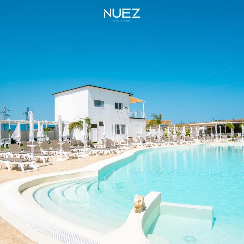 nuez pool e party