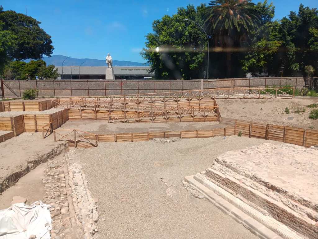 Piazza Garibaldi verso la riapertura: presto l’arrivo e l’installazione della nuova balconata