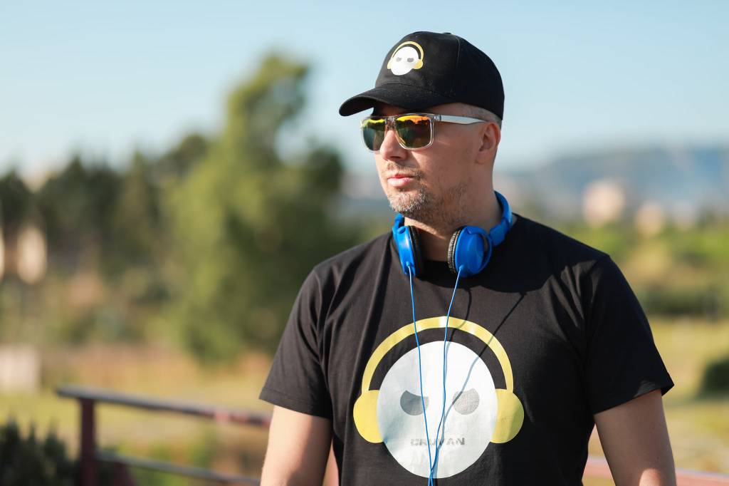 Il dj reggino Cruvan lancia una versione disco di ‘Rossetto e caffè’ di Sal Da Vinci