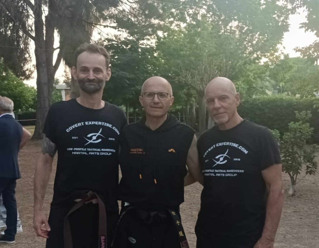 Il maestro Cavallo, al centro, con il generale Quattrini a destra e l'allenatore Erba