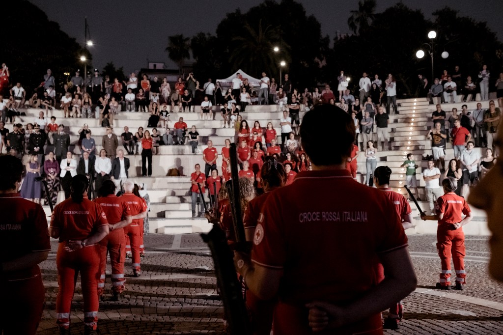 Reggio, emozioni all’Arena per la V Fiaccolata per Solferino: una festa del donarsi all’altro – FOTO