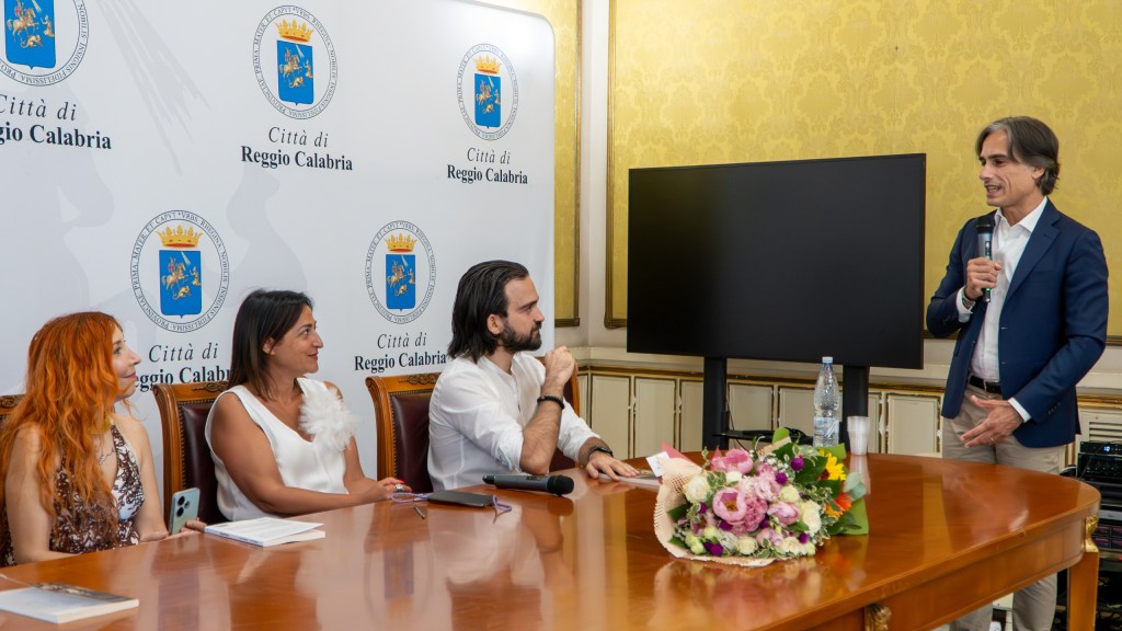 Reggio, presentato a Palazzo San Giorgio il libro “Un’alba nuova”