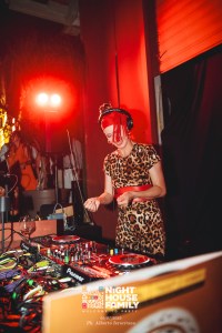 barbaratuckercalaviola ()