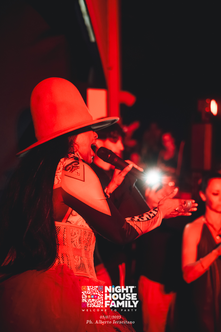 barbaratuckercalaviola ()