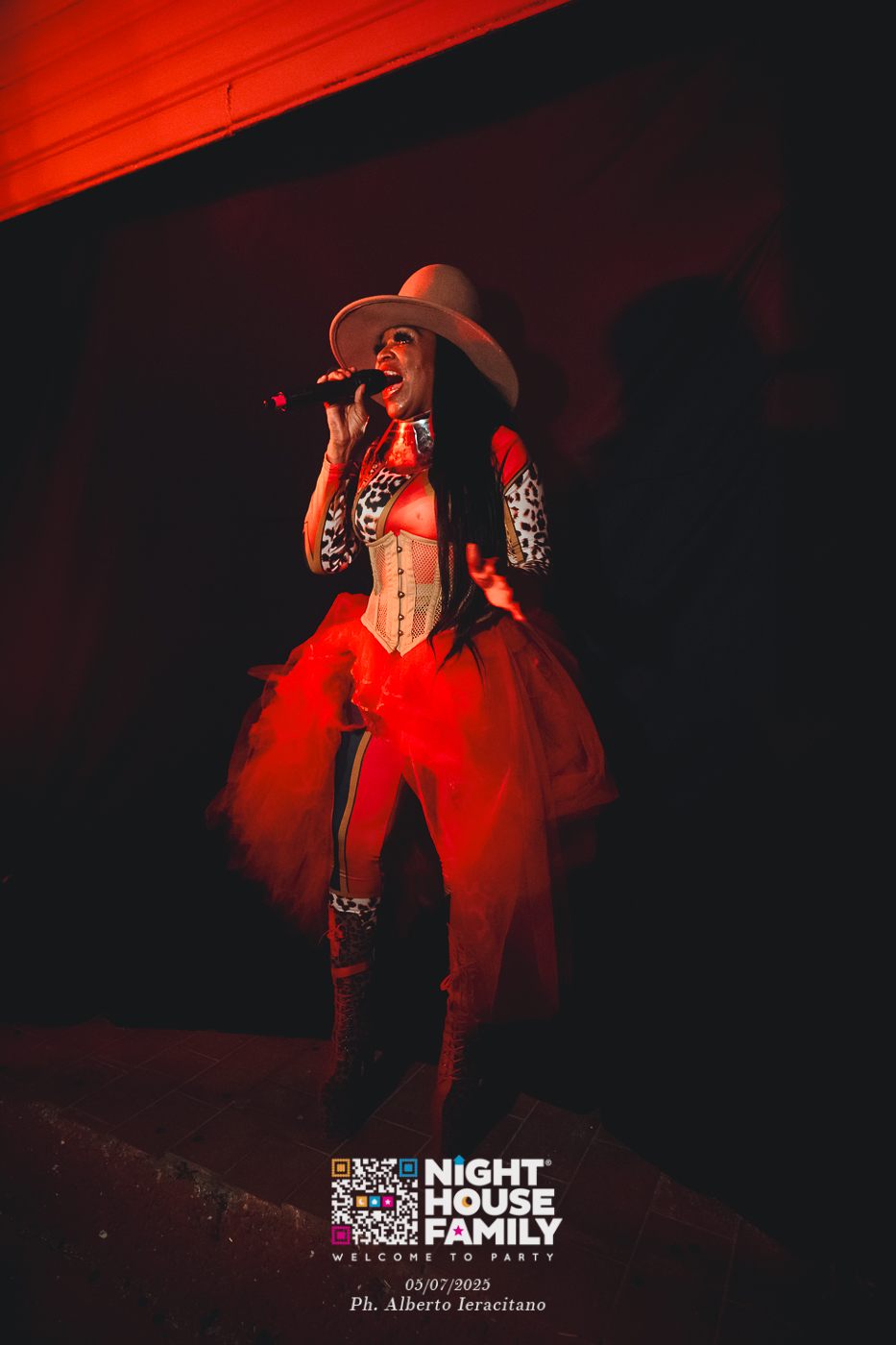 barbaratuckercalaviola ()