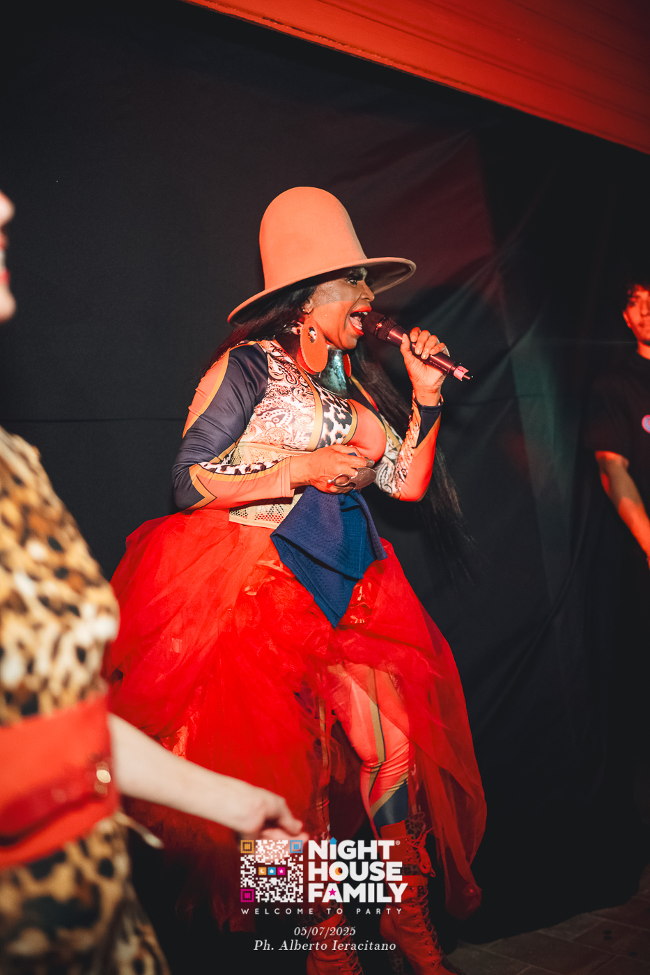 barbaratuckercalaviola ()