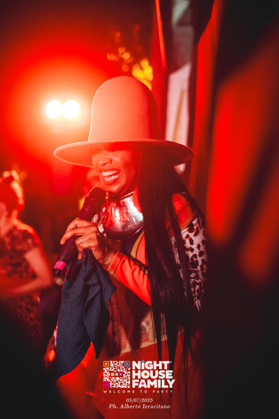 barbaratuckercalaviola ()