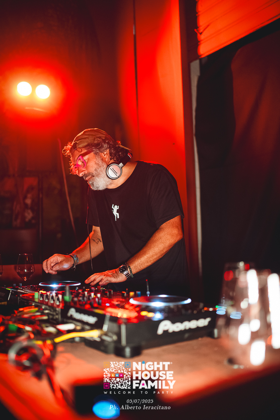 barbaratuckercalaviola ()