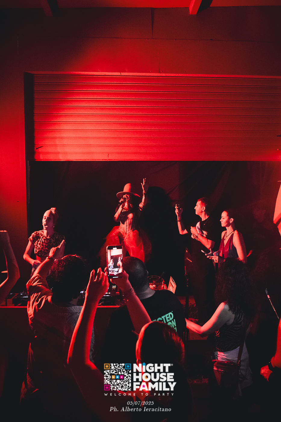 barbaratuckercalaviola ()