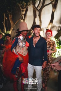 barbaratuckercalaviola ()