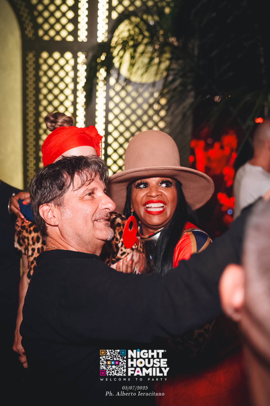 barbaratuckercalaviola ()