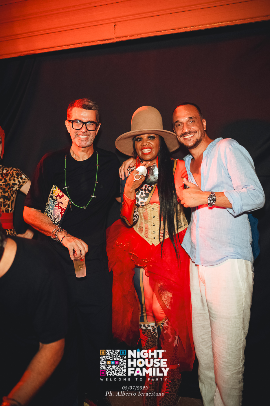 barbaratuckercalaviola ()