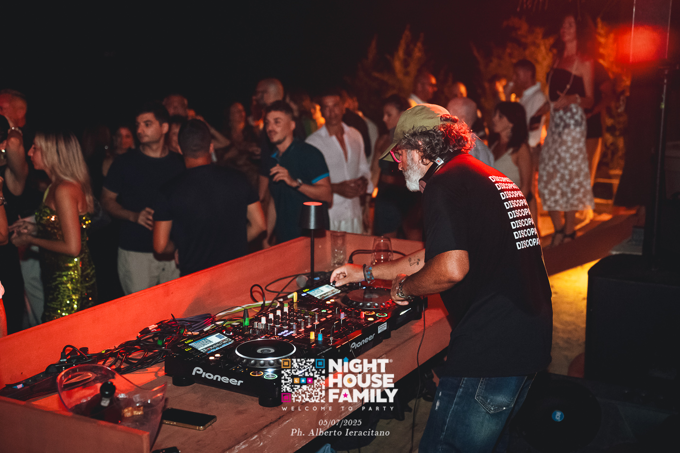 barbaratuckercalaviola ()