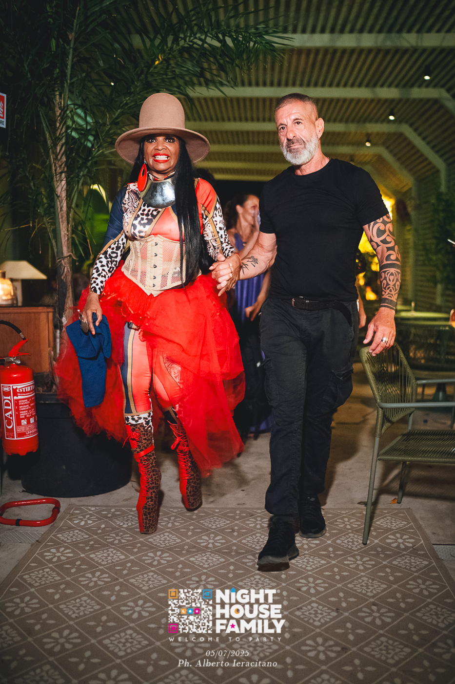 barbaratuckercalaviola ()