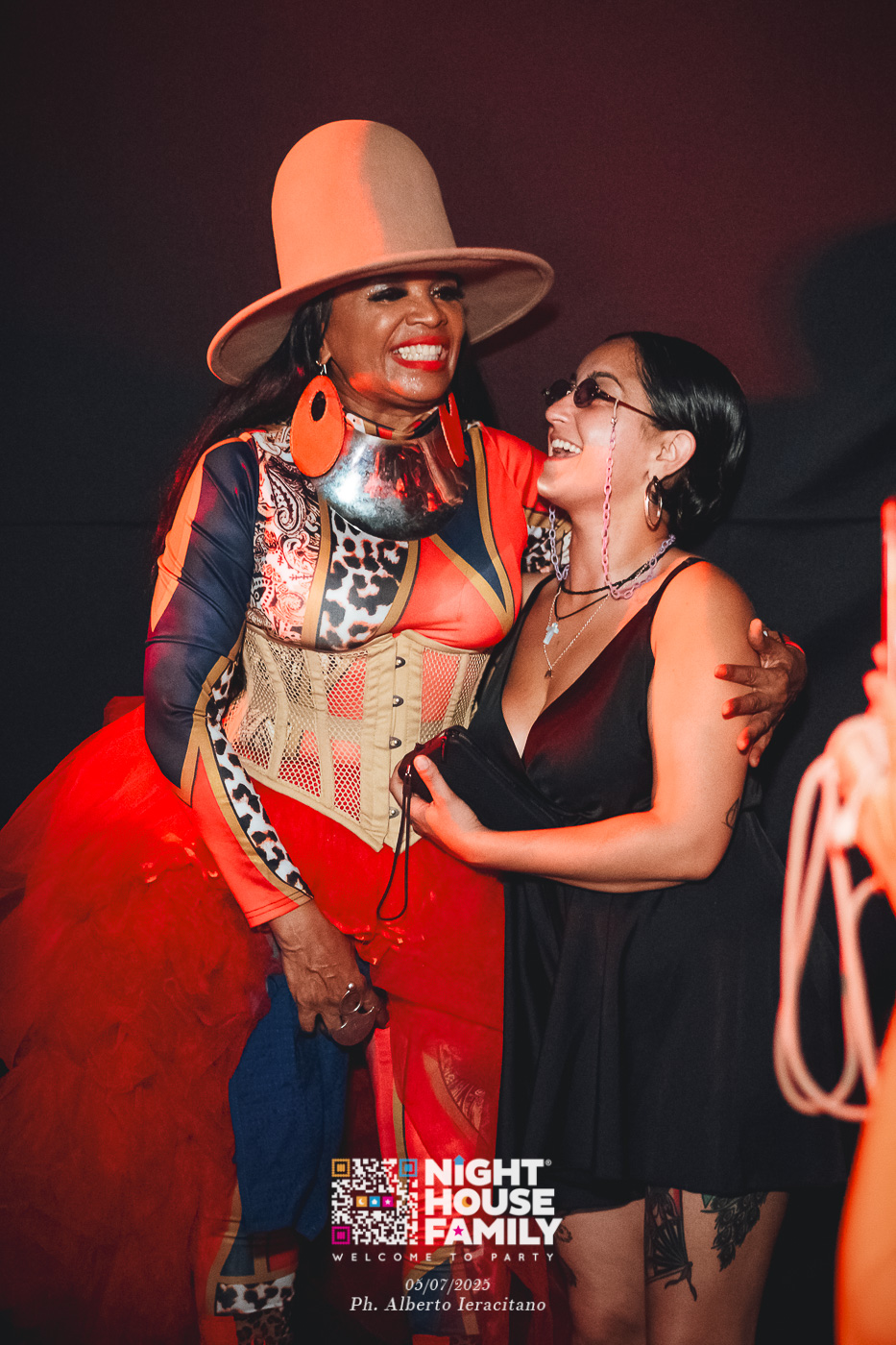 barbaratuckercalaviola ()