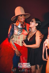 barbaratuckercalaviola ()