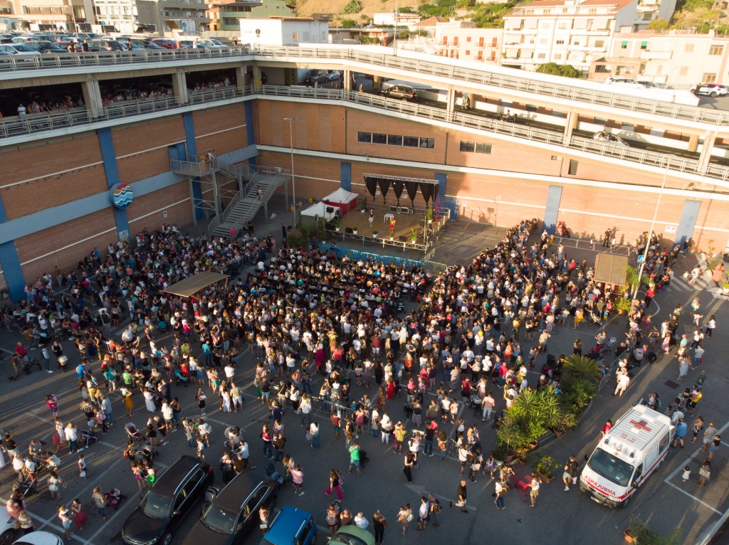 Villa San Giovanni, grande musica con i finalisti di Amici 2025
