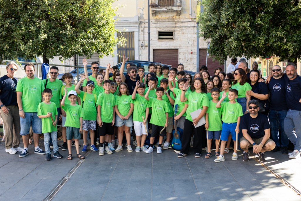 Giovani talenti in scena: piazza Orange ‘canta e balla’ con il saggio di ‘Mediterranea Musica’