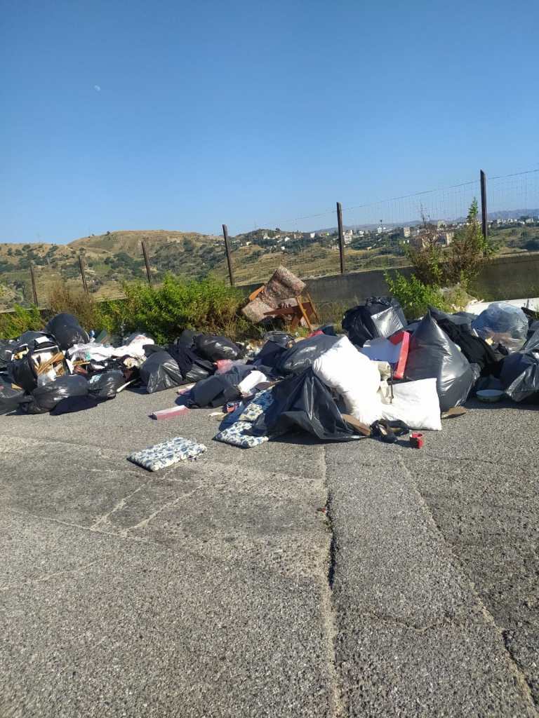 via carrera segnalazione degrado ()