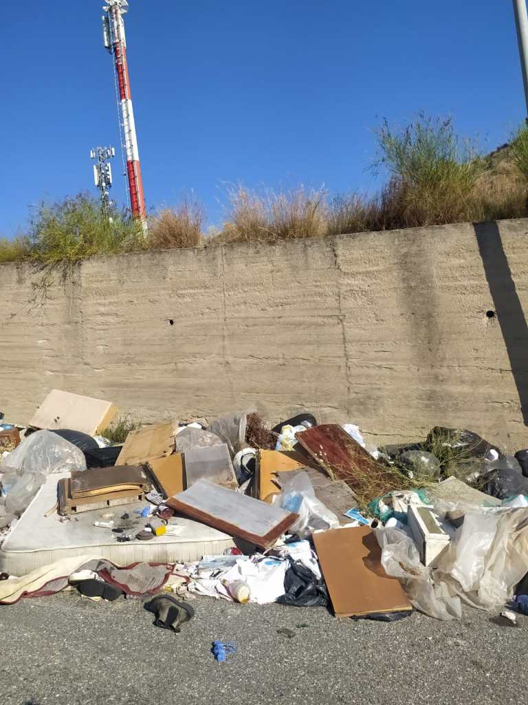 via carrera segnalazione degrado ()