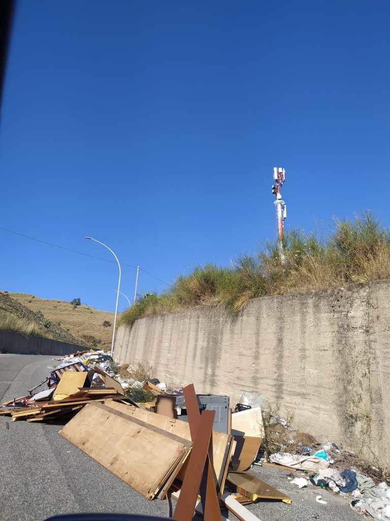via carrera segnalazione degrado ()
