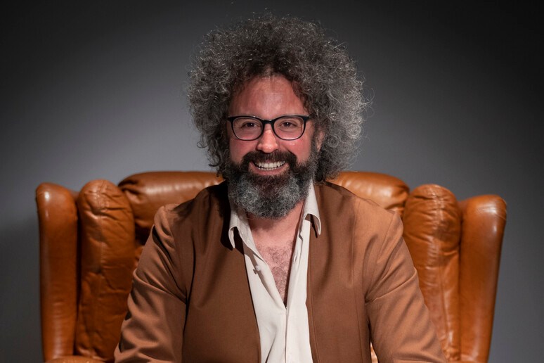 Simone Cristicchi pronto a incantare Catonateatro con “Dalle Tenebre alla Luce”