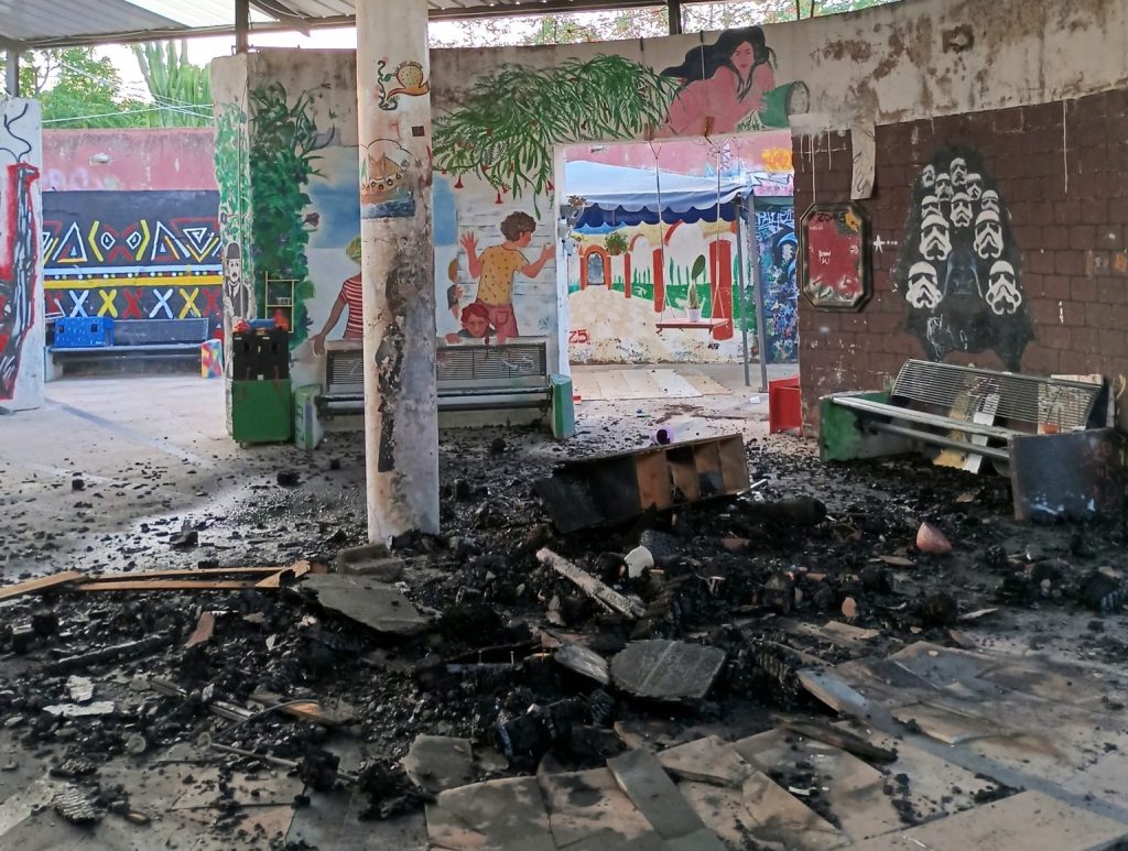 Incendio al Centro sociale ‘Cartella’ di Gallico nella notte di San Lorenzo: è il quinto attentato – FOTO