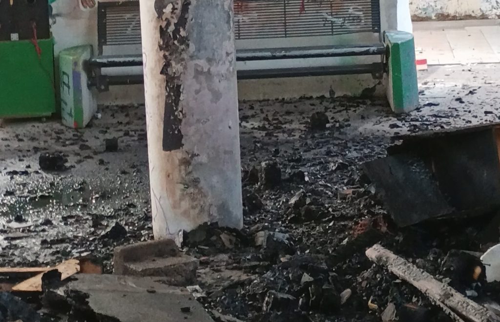 Incendio al centro sociale ‘Cartella’, le precisazioni del CSOA