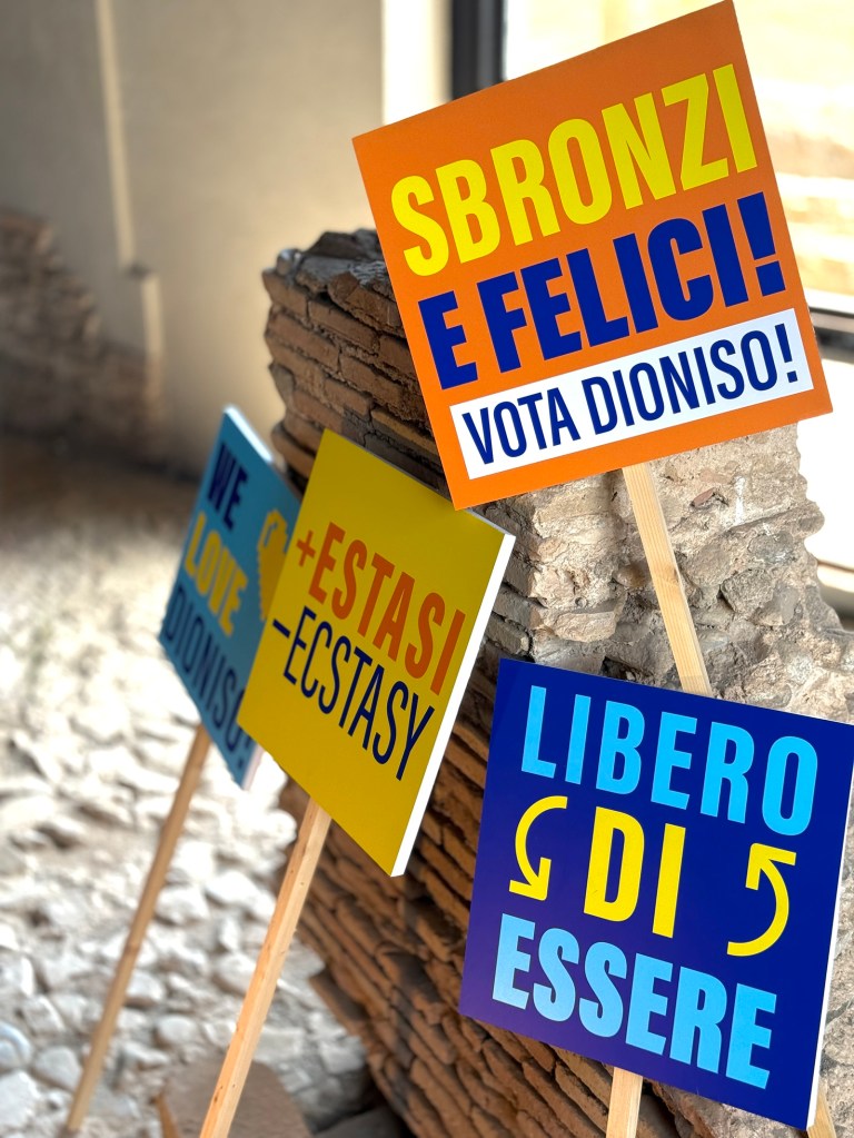 Massimo Sirelli pres Dioniso è qui Le Elezioni del Dio ()