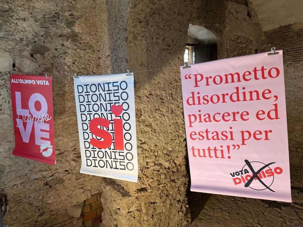 Massimo Sirelli pres Dioniso è qui Le Elezioni del Dio ()