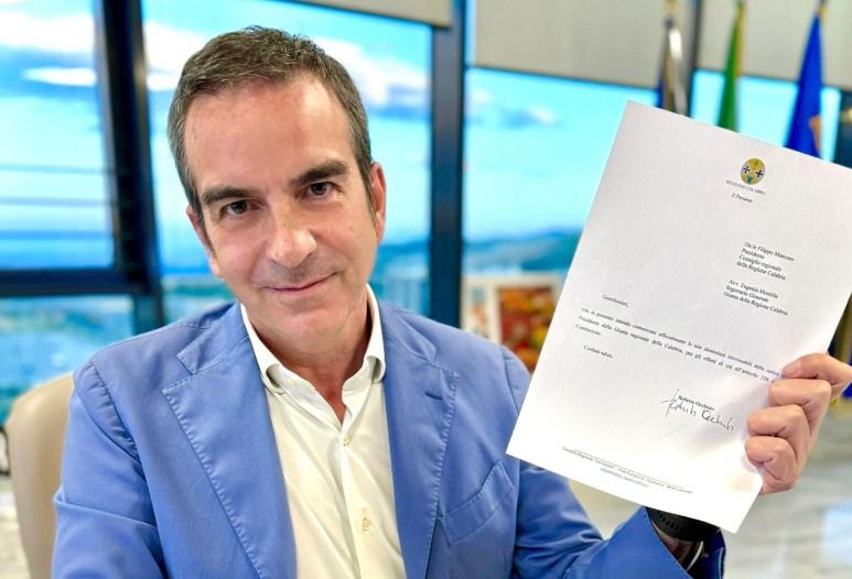 Occhiuto formalizza le dimissioni: ‘Continuerò a prendermi cura della Regione fino alle elezioni’
