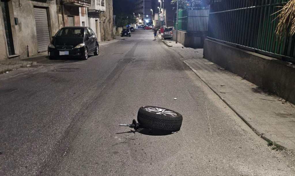 Reggio, gravi incidenti nella notte: auto contro un cinghiale e una denuncia per stato di ebrezza – FOTO