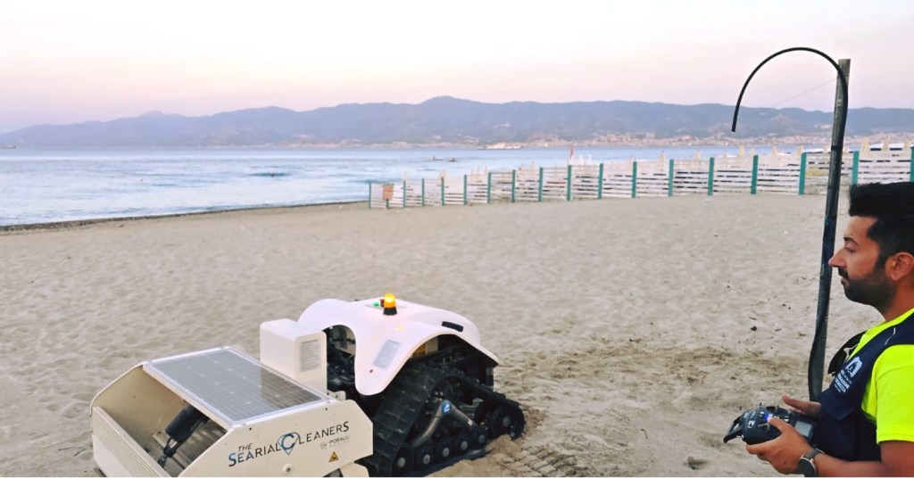 Reggio, interventi di pulizia sulle spiagge con i Robot BeBot