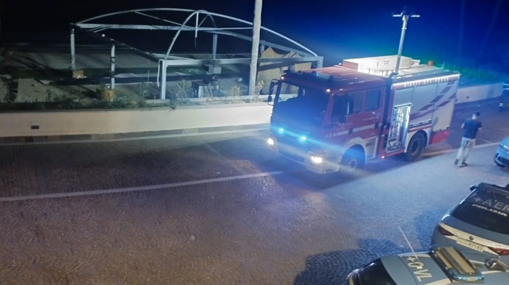 Reggio, incendio nella notte in centro: intervento dei Vigili del Fuoco
