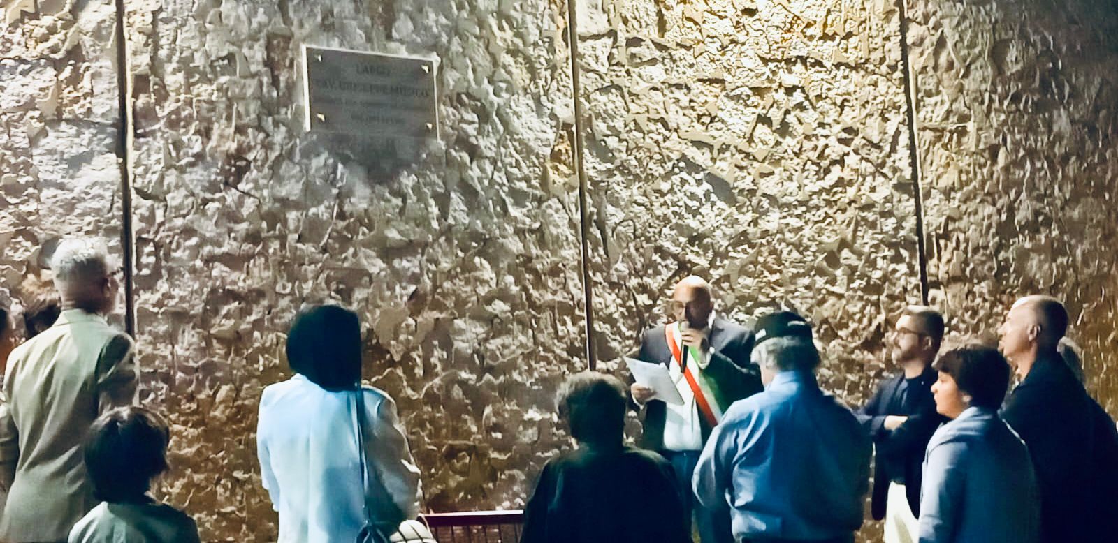 intitolazione largo ex sindaco musico' ()