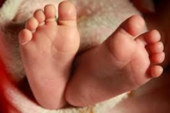 Fabiana, la neonata nata in spiaggia sarà affidata a una famiglia di Reggio