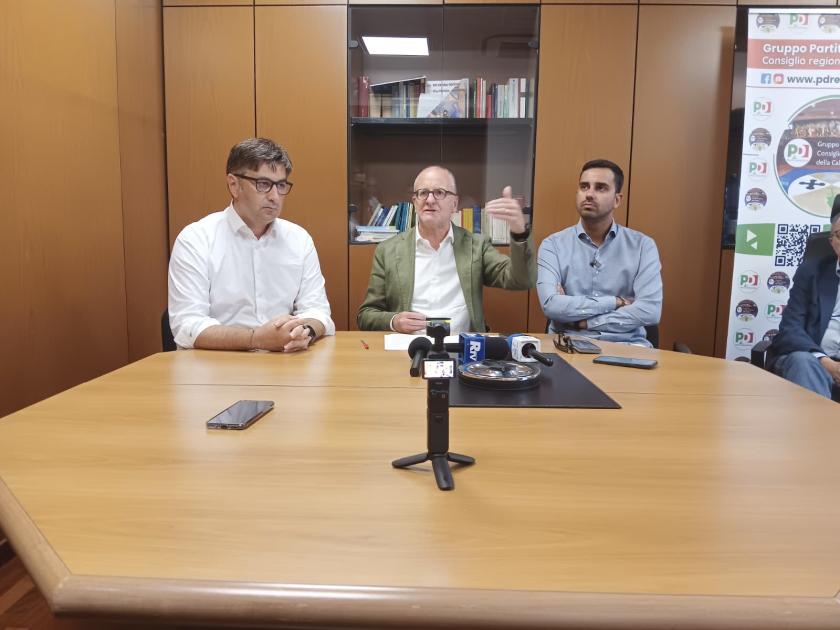 Dimissioni Occhiuto, le opposizioni in Consiglio: “Un abusivo alla Cittadella. Ci rivolgeremo all’Avvocatura dello Stato”