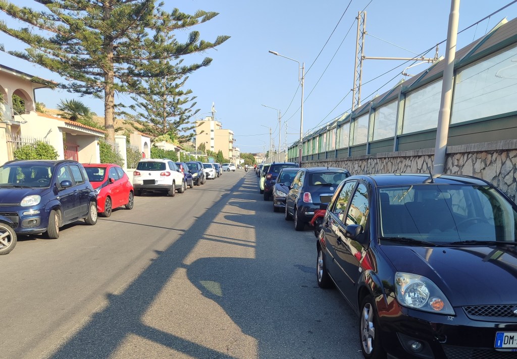parcheggi selvaggi lazzaro ()