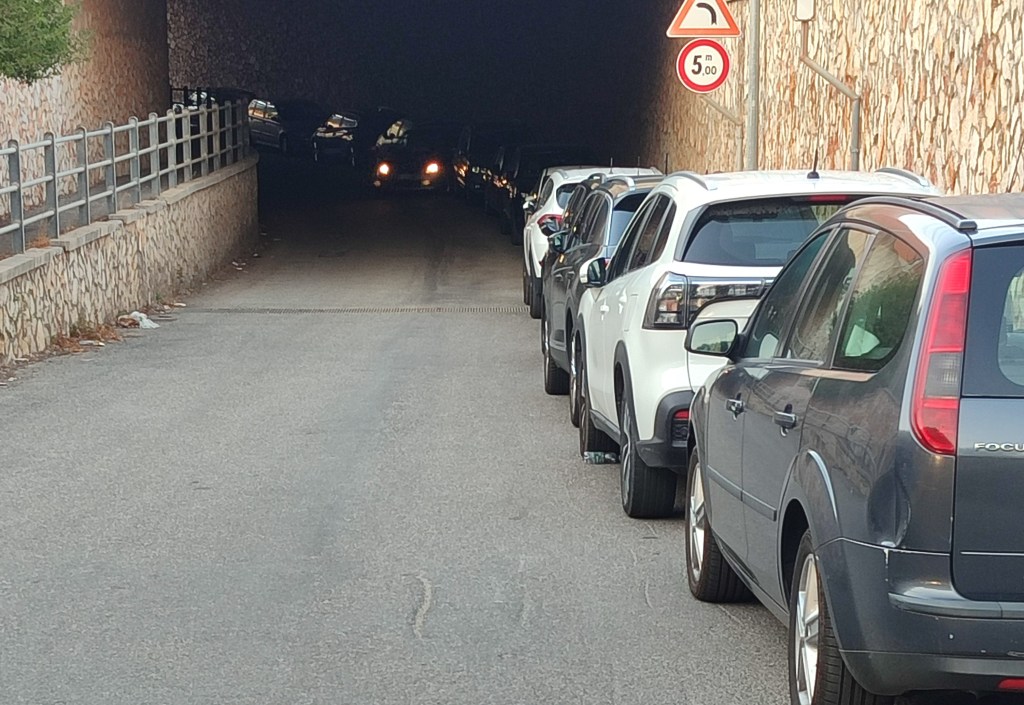 parcheggi selvaggi lazzaro ()