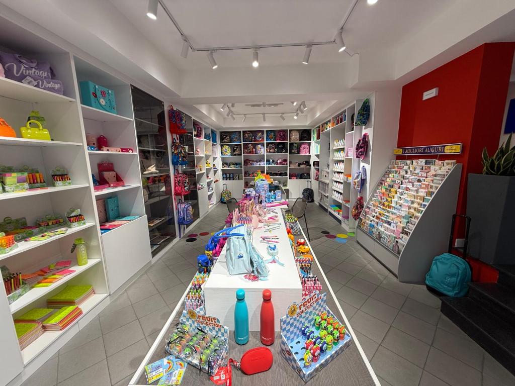 TintaUnita, non solo cartoleria: a Reggio un mondo di colori e idee per scuola e ufficio